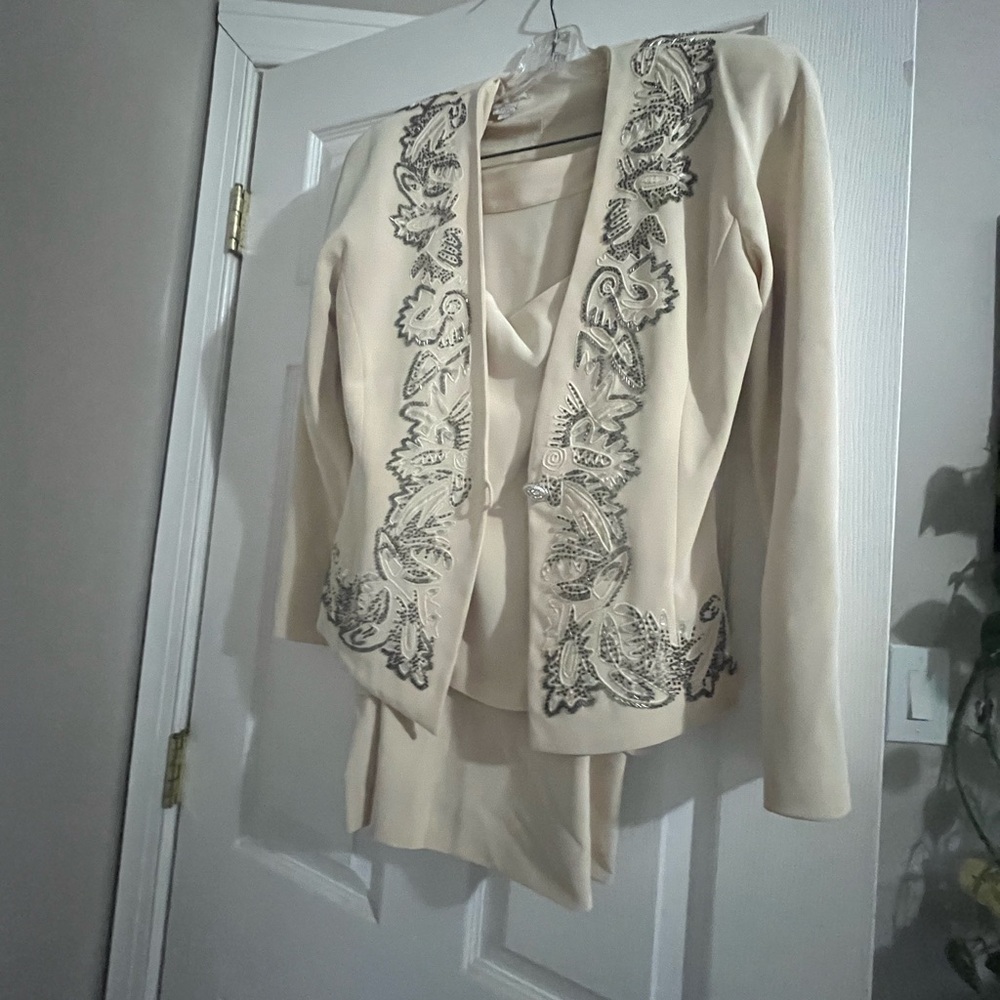 Chic Cream Embroidered Women's 3 pieces Blazer, skirt and blouse leaves less
